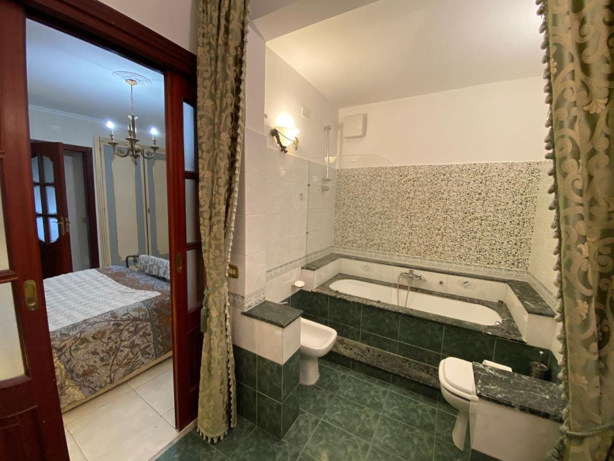 Casa Kamalei, Tra Plebiscito E Lungomare Apartamento Nápoles Exterior foto